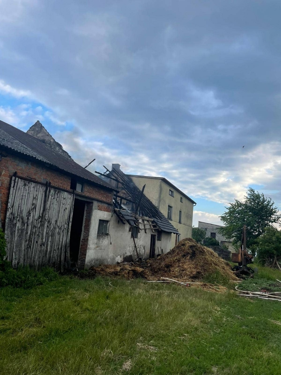 Zdjęcie w galerii na portalu naszraciborz.pl: Pożar w gospodarstwie w Lasakach koło Sławikowa [FOTO] wiadomości z regionu