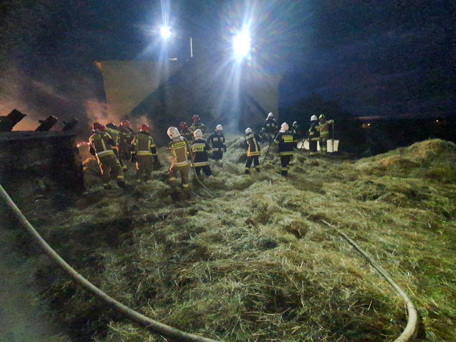 Zdjęcie w galerii na portalu naszraciborz.pl: Pożar w gospodarstwie w Lasakach koło Sławikowa [FOTO] wiadomości z regionu
