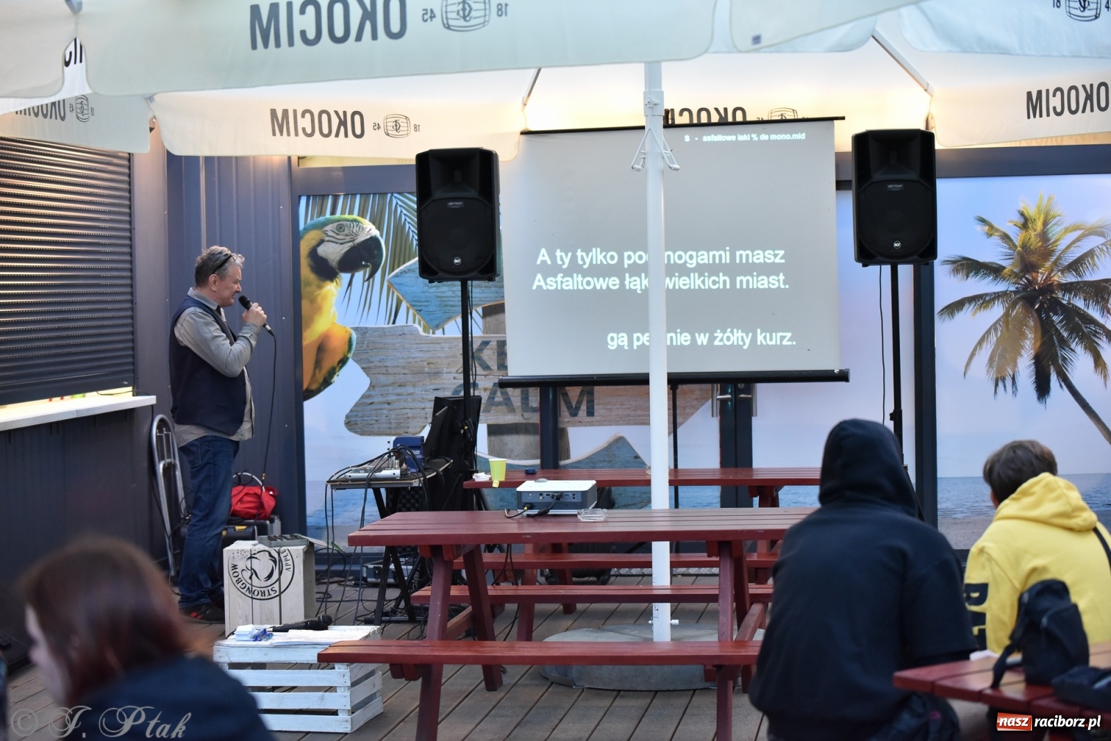 Zdjęcie w galerii na portalu naszraciborz.pl: Nowy operator plaży postawił na karaoke wiadomości z regionu