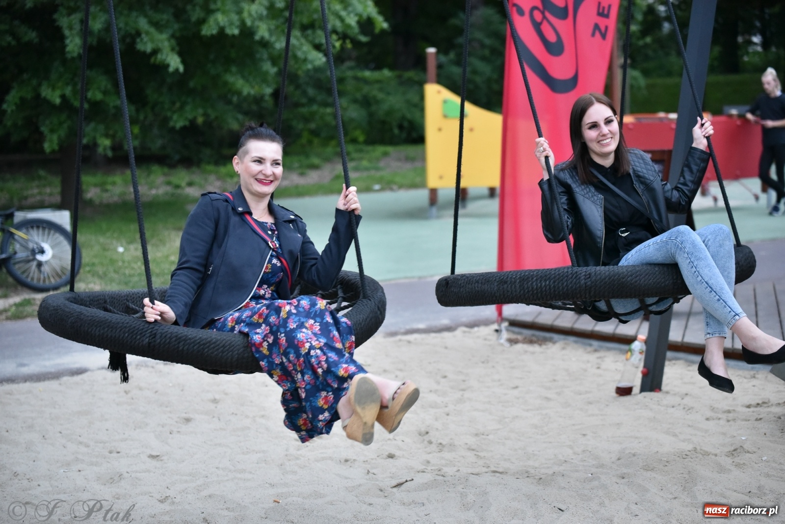 Zdjęcie w galerii na portalu naszraciborz.pl: Nowy operator plaży postawił na karaoke wiadomości z regionu