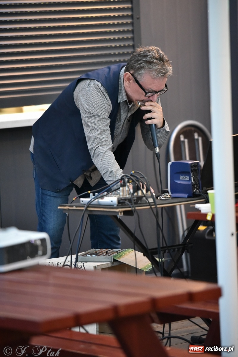 Zdjęcie w galerii na portalu naszraciborz.pl: Nowy operator plaży postawił na karaoke wiadomości z regionu