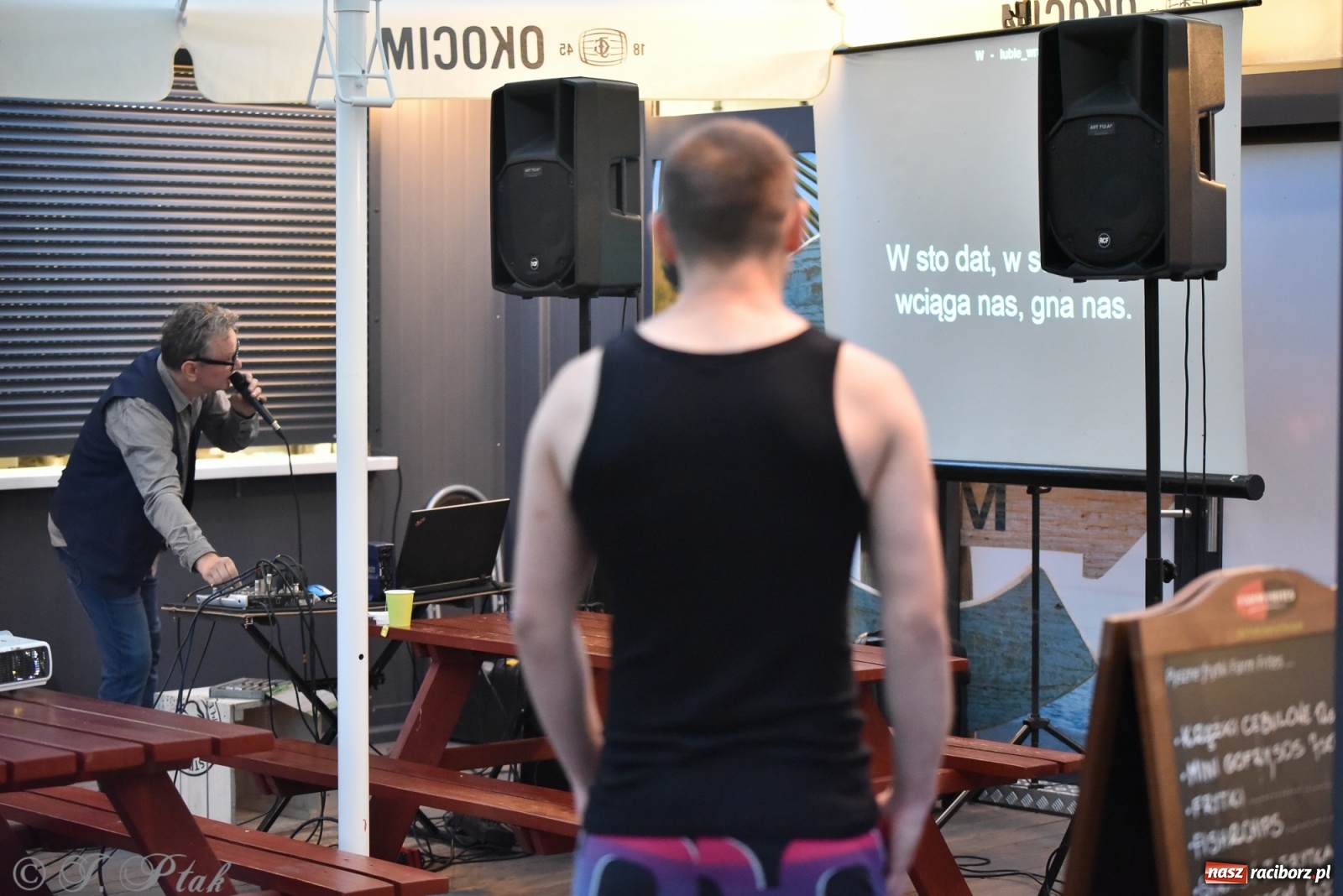 Zdjęcie w galerii na portalu naszraciborz.pl: Nowy operator plaży postawił na karaoke wiadomości z regionu