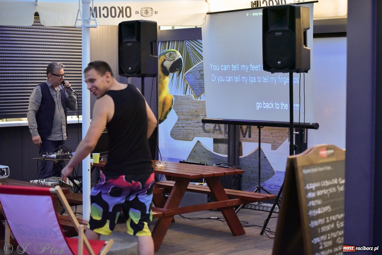 Zdjęcie w galerii na portalu naszraciborz.pl: Nowy operator plaży postawił na karaoke wiadomości z regionu