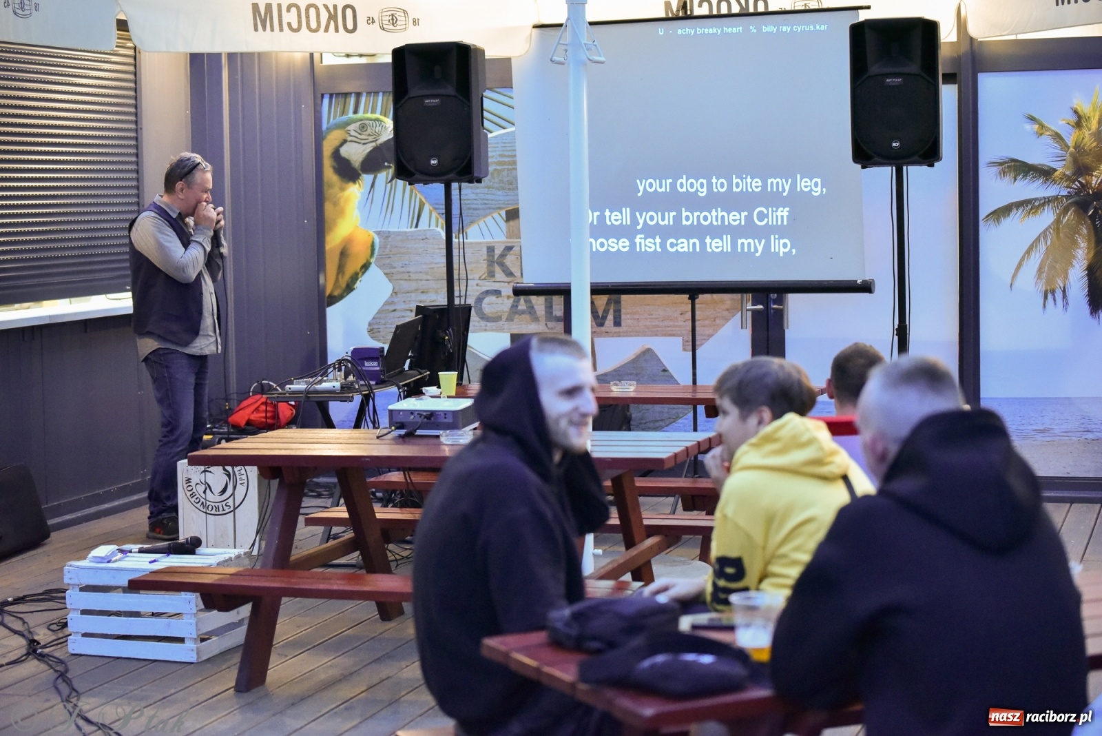 Zdjęcie w galerii na portalu naszraciborz.pl: Nowy operator plaży postawił na karaoke wiadomości z regionu