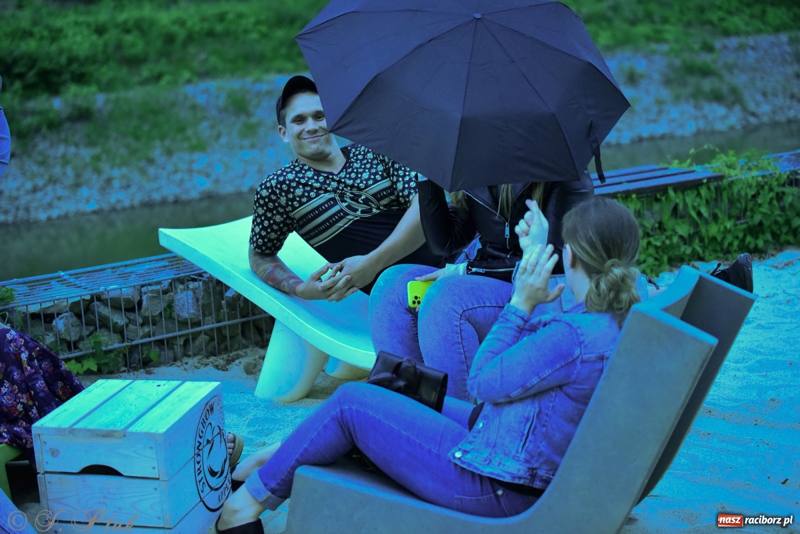 Zdjęcie w galerii na portalu naszraciborz.pl: Nowy operator plaży postawił na karaoke wiadomości z regionu