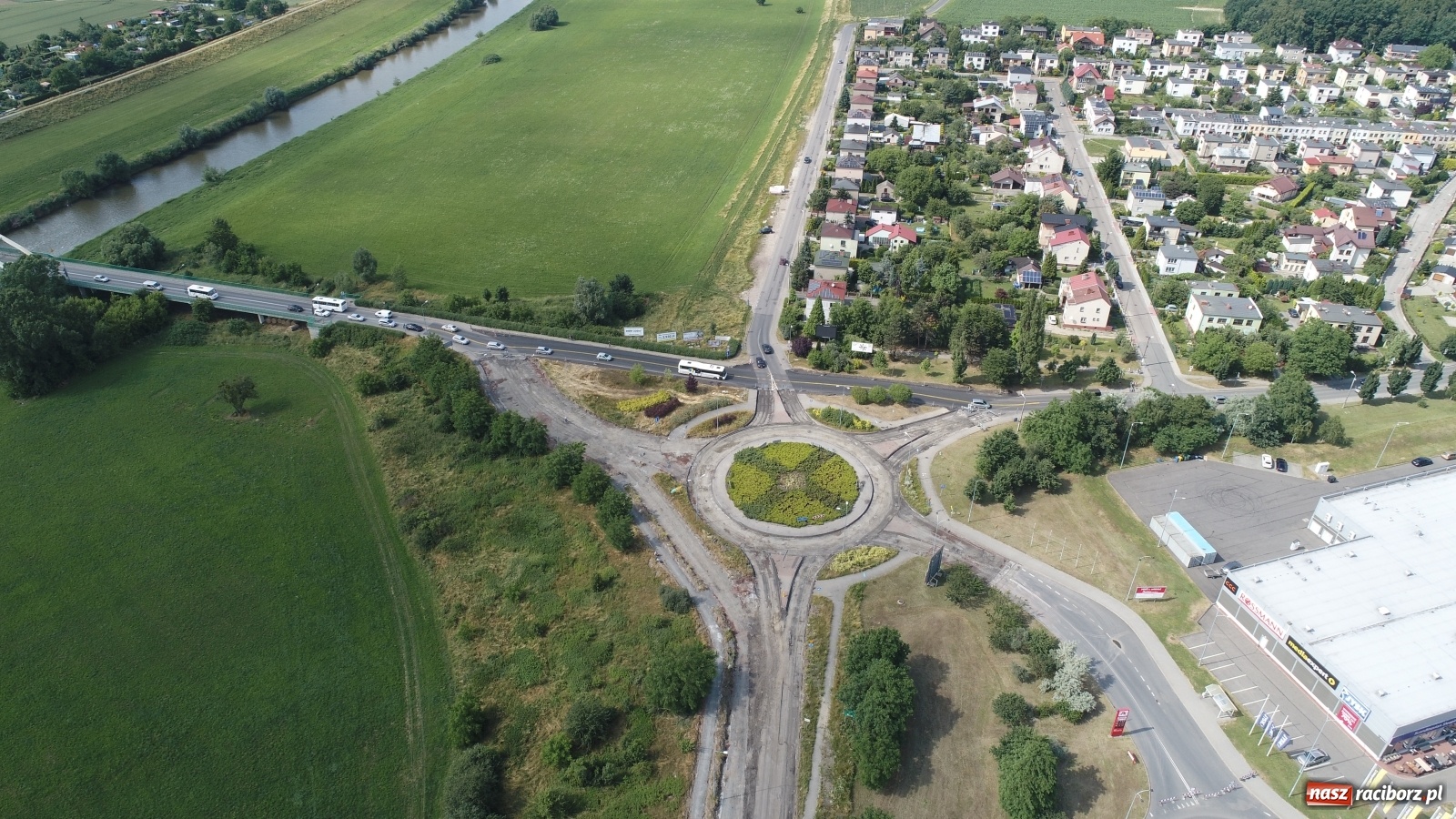 Zdjęcie w galerii na portalu naszraciborz.pl: Remont ronda na Rybnickiej z lotu ptaka. Jak długo potrwają prace? [FOTO i WIDEO] wiadomości z regionu