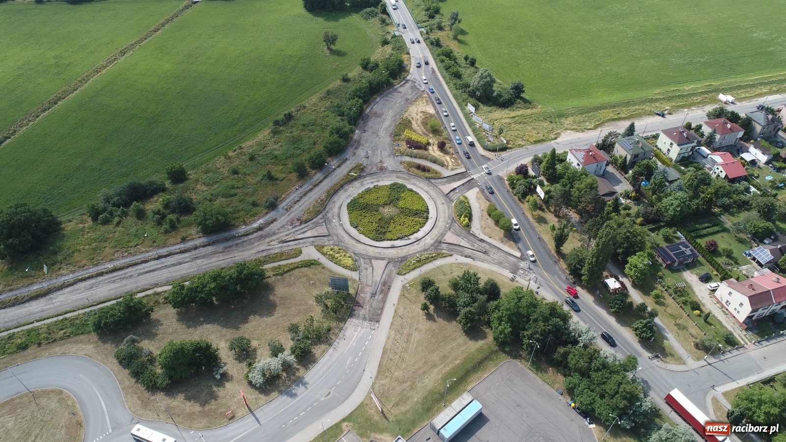Zdjęcie w galerii na portalu naszraciborz.pl: Remont ronda na Rybnickiej z lotu ptaka. Jak długo potrwają prace? [FOTO i WIDEO] wiadomości z regionu
