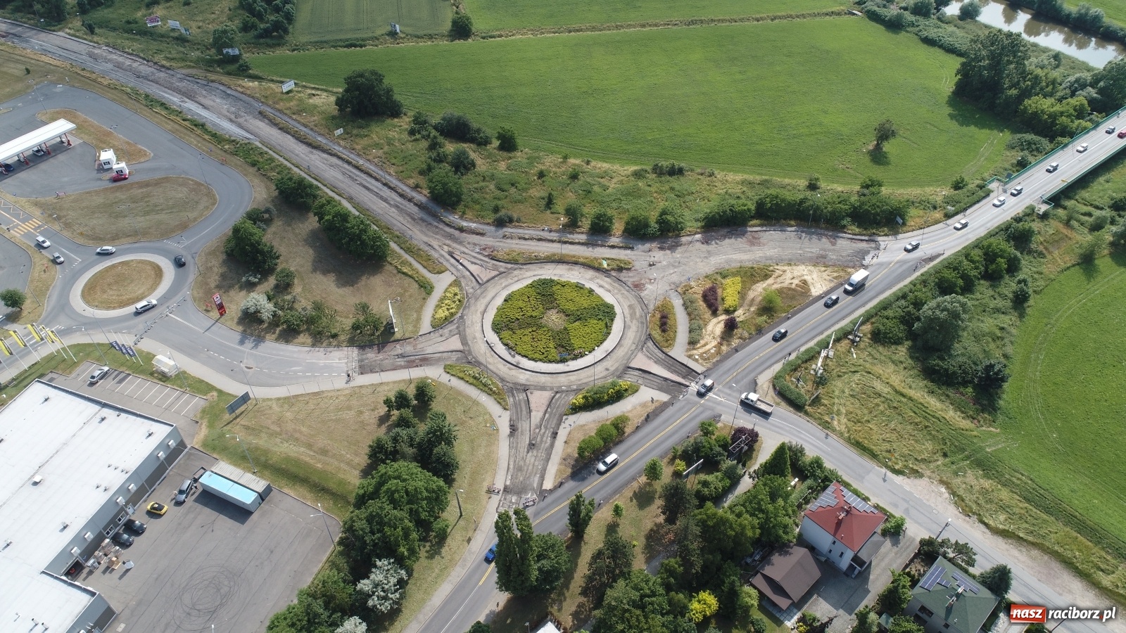 Zdjęcie w galerii na portalu naszraciborz.pl: Remont ronda na Rybnickiej z lotu ptaka. Jak długo potrwają prace? [FOTO i WIDEO] wiadomości z regionu