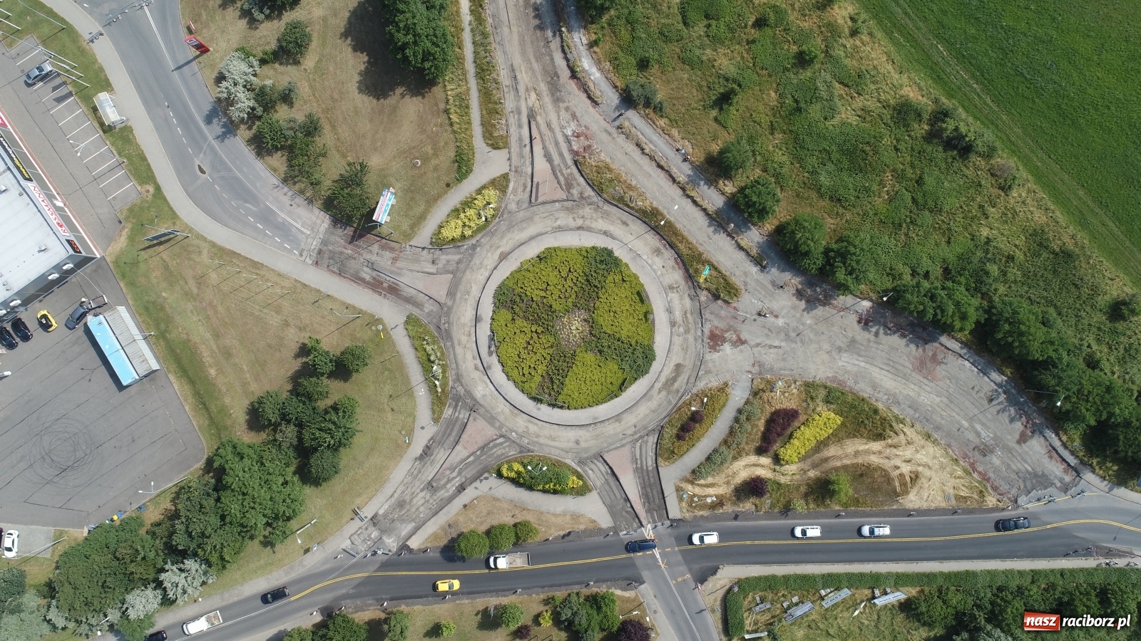 Zdjęcie w galerii na portalu naszraciborz.pl: Remont ronda na Rybnickiej z lotu ptaka. Jak długo potrwają prace? [FOTO i WIDEO] wiadomości z regionu