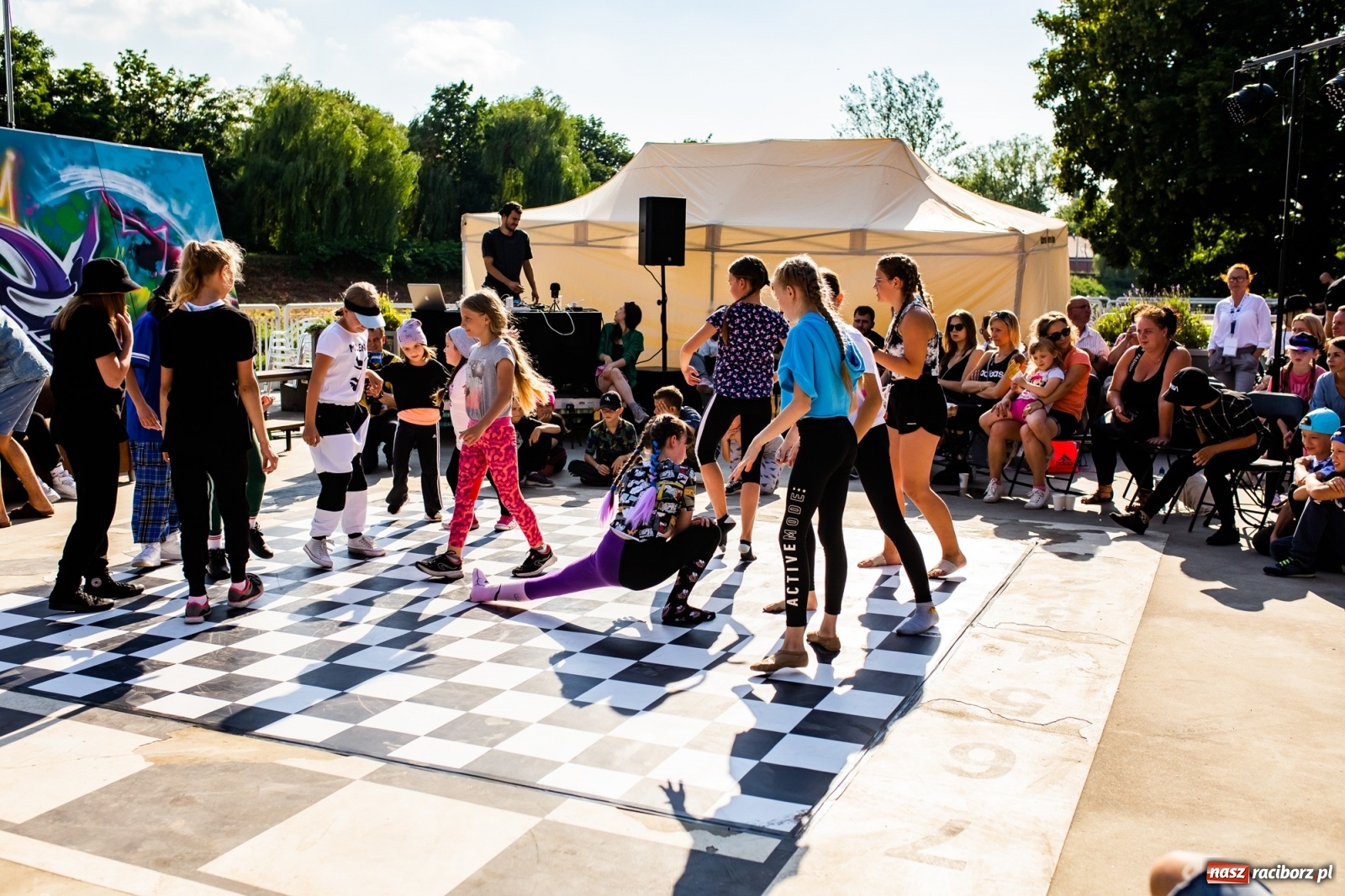 Zdjęcie w galerii na portalu naszraciborz.pl: Rouge style 2. Taneczna bitwa na Bulwarach Nadodrzańskich [FOTO i WIDEO] wiadomości z regionu