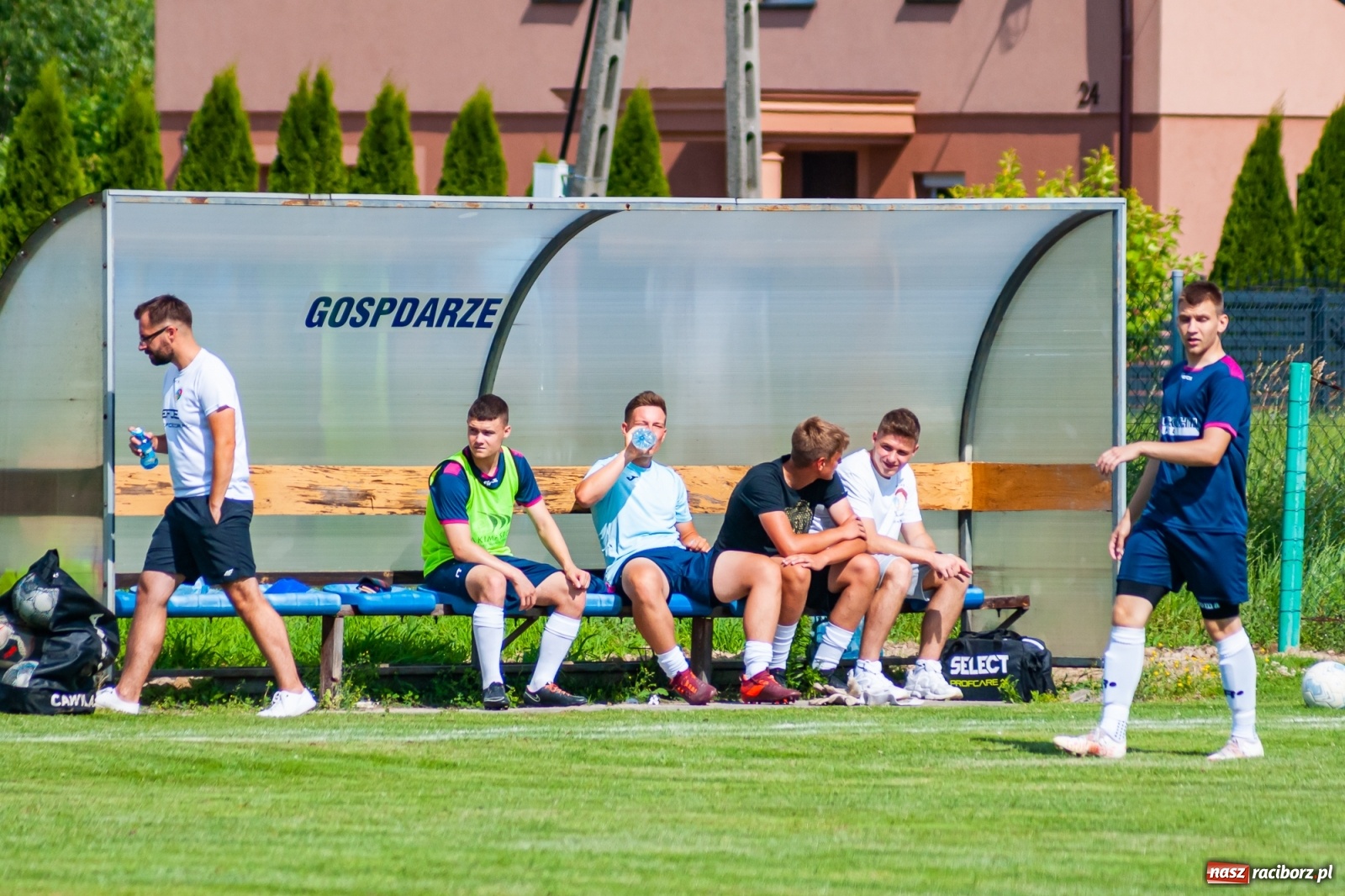 Zdjęcie w galerii na portalu naszraciborz.pl: LKS Krzyżanowice rozgromiony w ostatnim meczu sezonu [FOTO] wiadomości z regionu