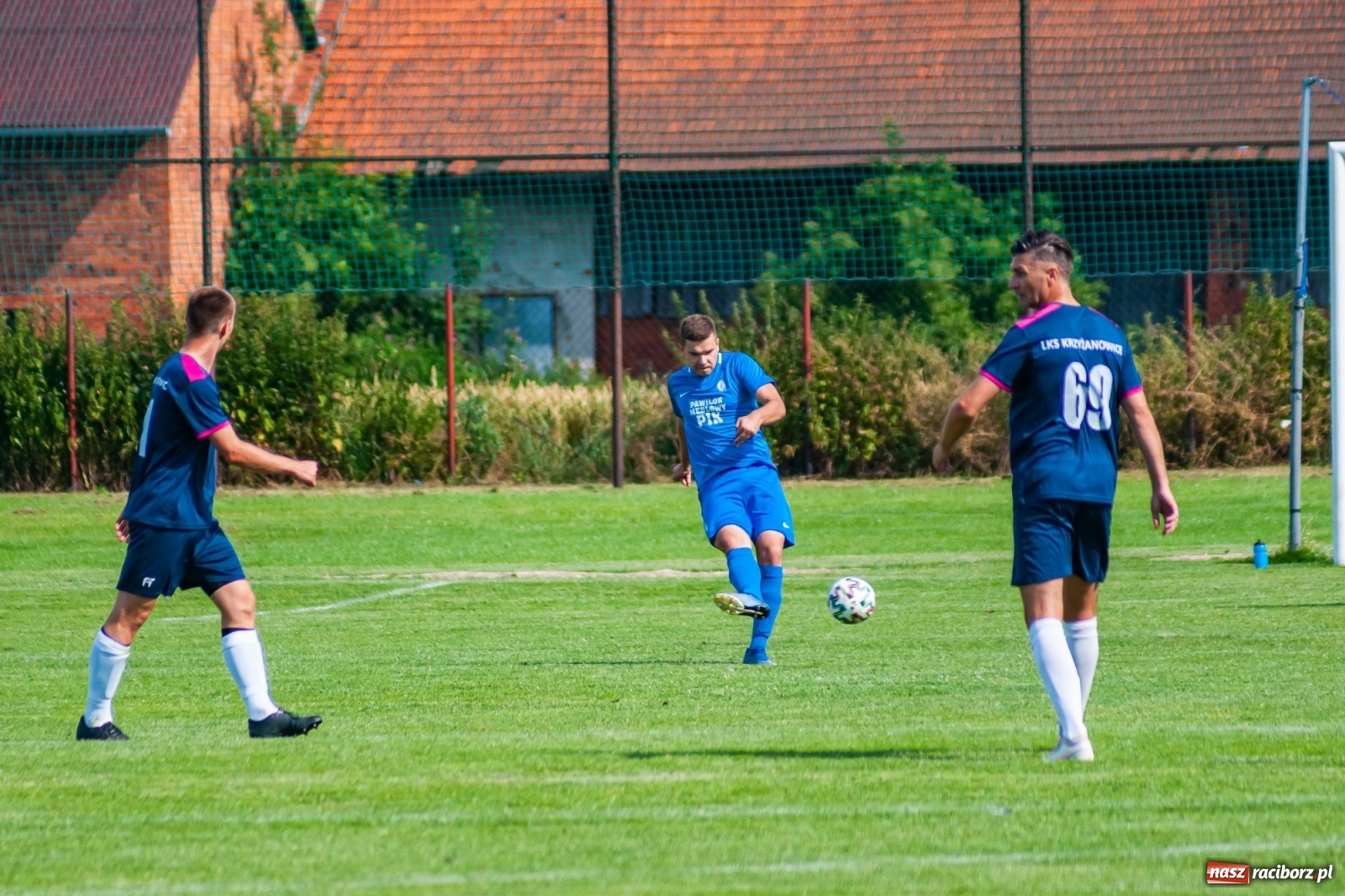Zdjęcie w galerii na portalu naszraciborz.pl: LKS Krzyżanowice rozgromiony w ostatnim meczu sezonu [FOTO] wiadomości z regionu