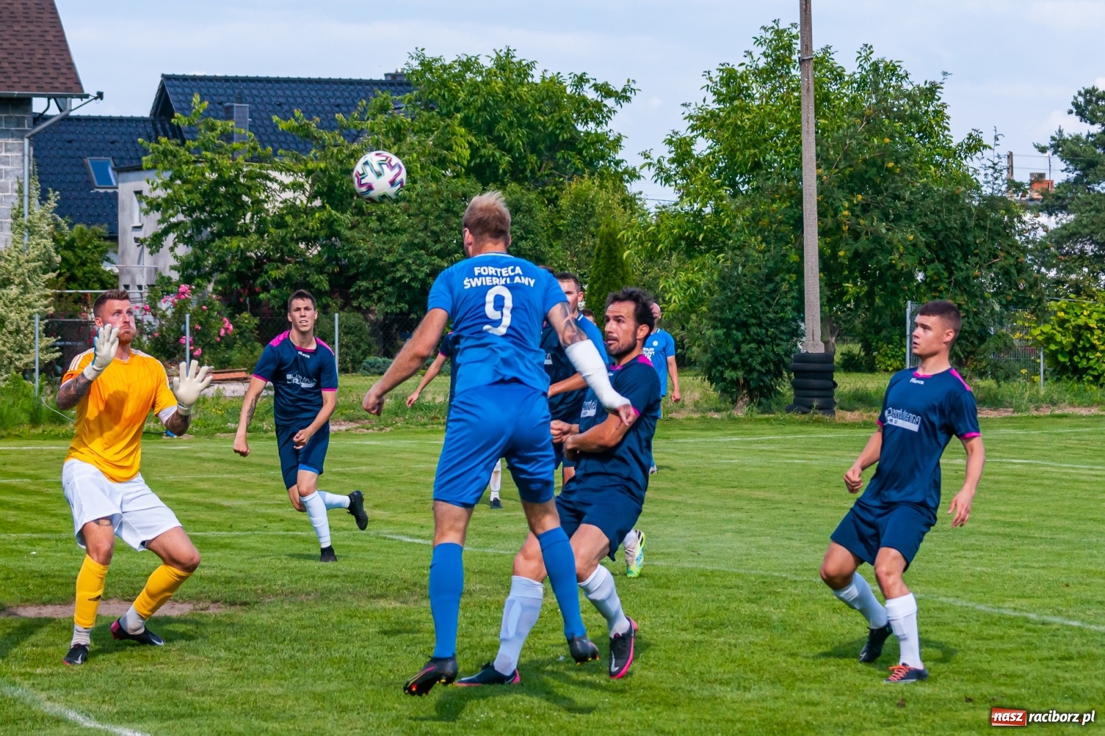 Zdjęcie w galerii na portalu naszraciborz.pl: LKS Krzyżanowice rozgromiony w ostatnim meczu sezonu [FOTO] wiadomości z regionu