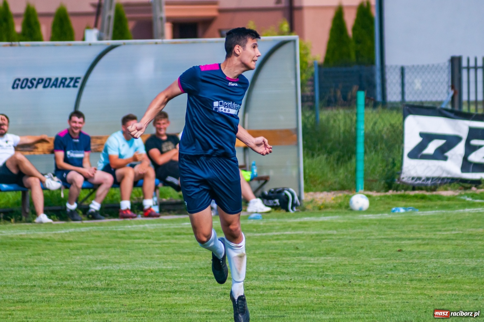 Zdjęcie w galerii na portalu naszraciborz.pl: LKS Krzyżanowice rozgromiony w ostatnim meczu sezonu [FOTO] wiadomości z regionu