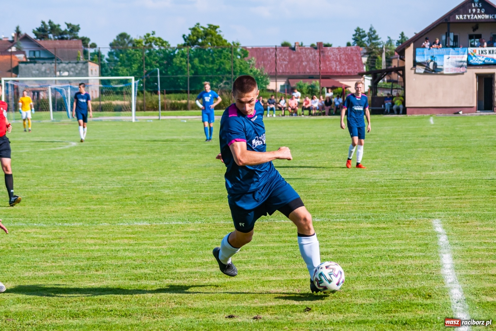 Zdjęcie w galerii na portalu naszraciborz.pl: LKS Krzyżanowice rozgromiony w ostatnim meczu sezonu [FOTO] wiadomości z regionu