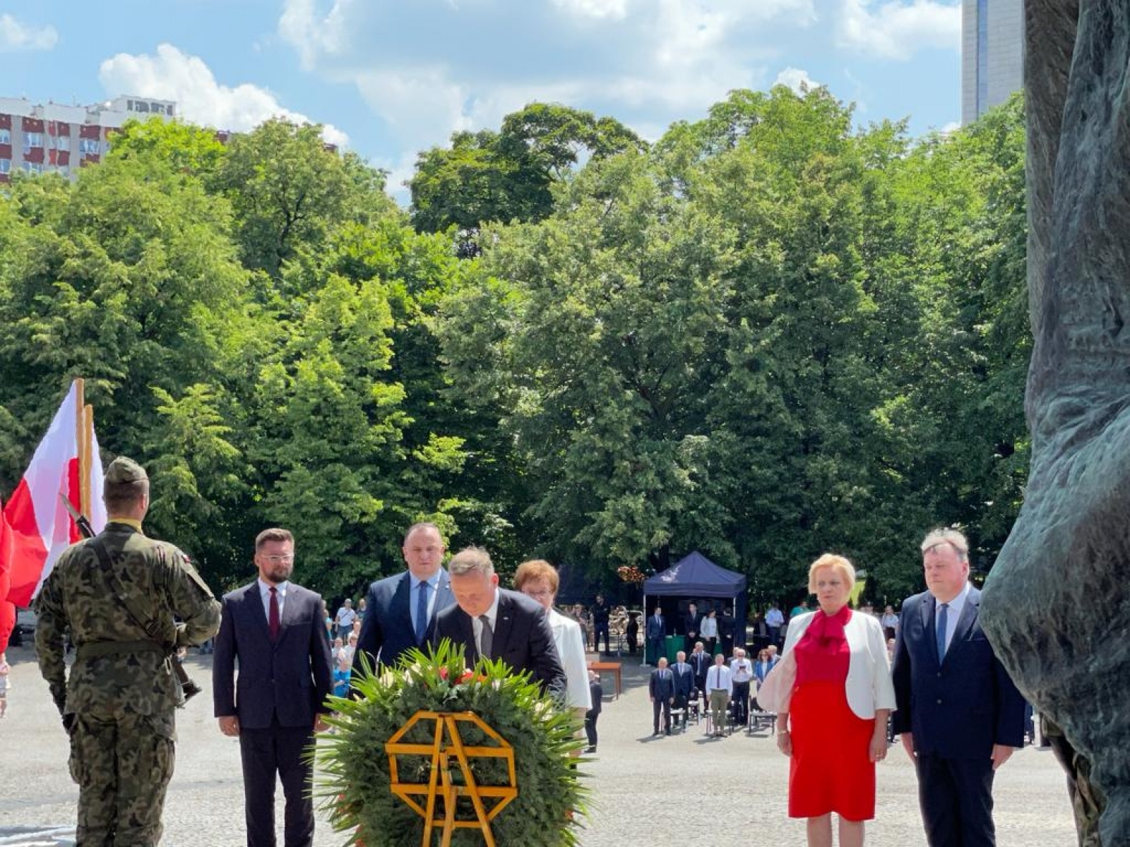 Zdjęcie w galerii na portalu naszraciborz.pl: Tobie Polsko. Tablica pamiątkowa od prezydenta A. Dudy dla gm. Krzyżanowice wiadomości z regionu