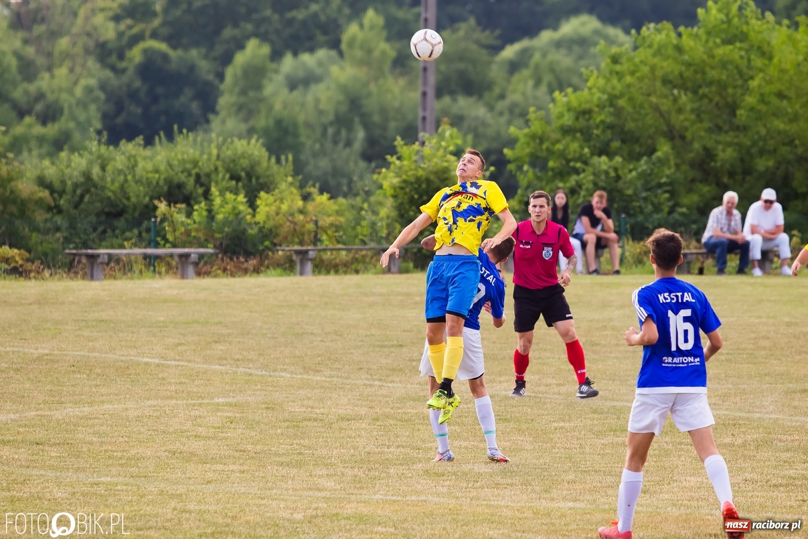 Zdjęcie w galerii na portalu naszraciborz.pl: Brzezie kontra Kuźnia. Spadek z hukiem po pogromie [FOTO] wiadomości z regionu