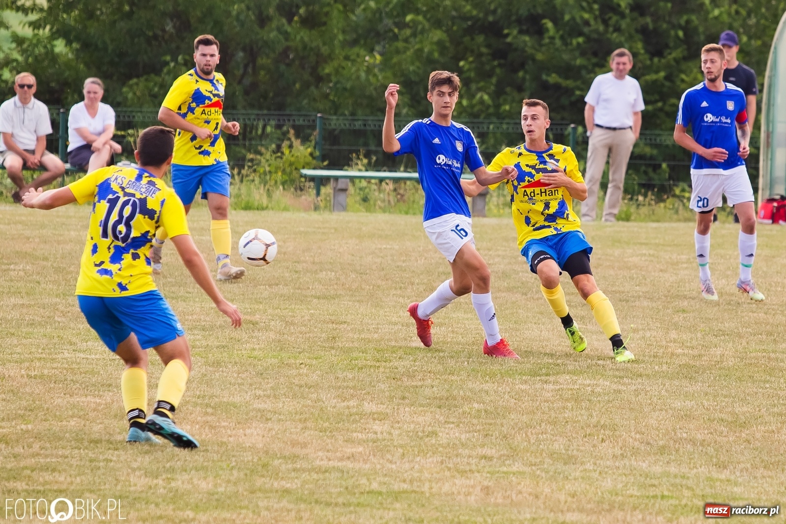 Zdjęcie w galerii na portalu naszraciborz.pl: Brzezie kontra Kuźnia. Spadek z hukiem po pogromie [FOTO] wiadomości z regionu