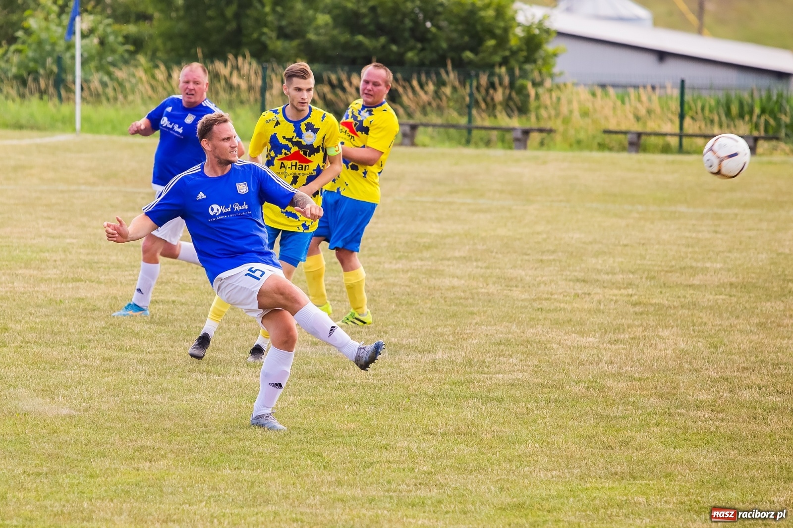 Zdjęcie w galerii na portalu naszraciborz.pl: Brzezie kontra Kuźnia. Spadek z hukiem po pogromie [FOTO] wiadomości z regionu