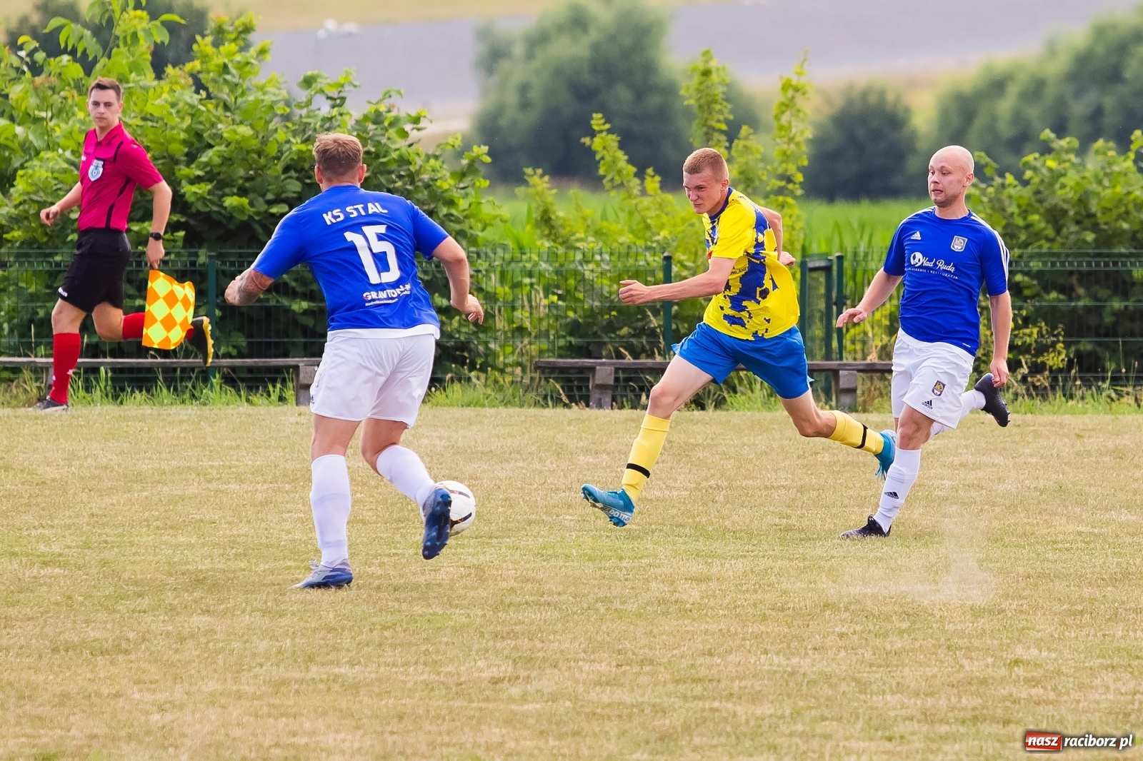 Zdjęcie w galerii na portalu naszraciborz.pl: Brzezie kontra Kuźnia. Spadek z hukiem po pogromie [FOTO] wiadomości z regionu