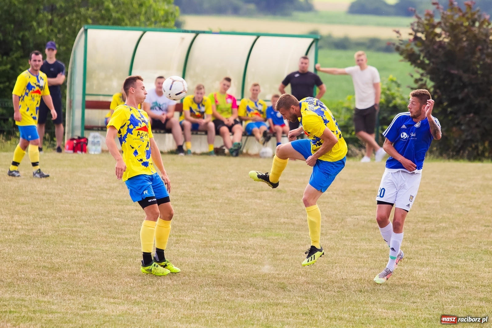 Zdjęcie w galerii na portalu naszraciborz.pl: Brzezie kontra Kuźnia. Spadek z hukiem po pogromie [FOTO] wiadomości z regionu