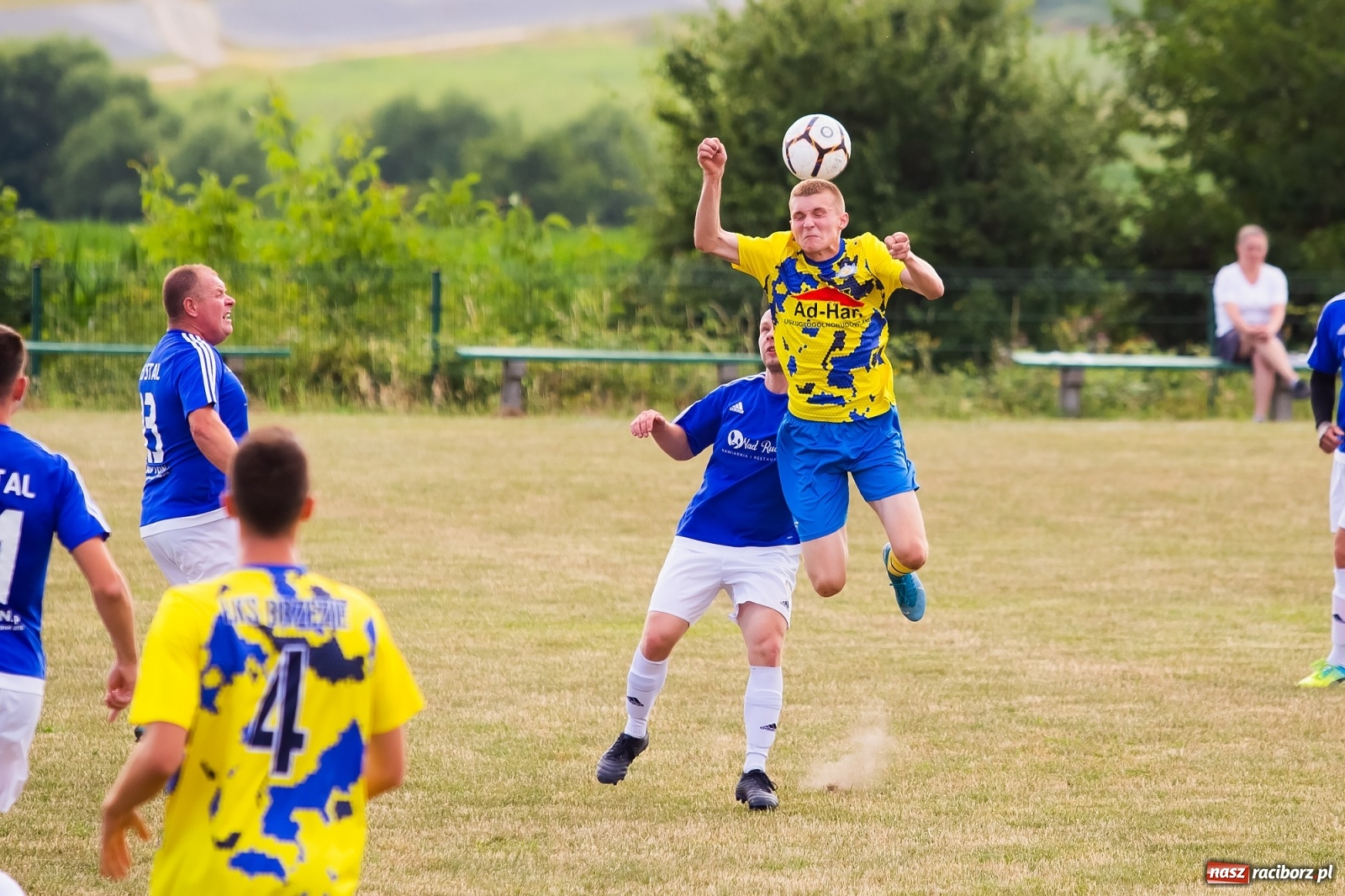Zdjęcie w galerii na portalu naszraciborz.pl: Brzezie kontra Kuźnia. Spadek z hukiem po pogromie [FOTO] wiadomości z regionu