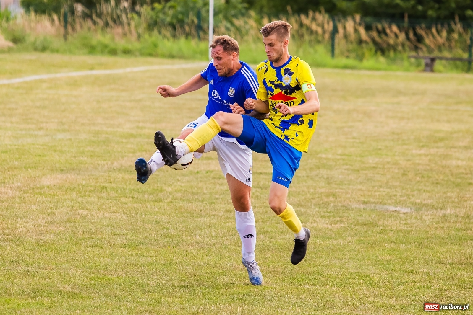 Zdjęcie w galerii na portalu naszraciborz.pl: Brzezie kontra Kuźnia. Spadek z hukiem po pogromie [FOTO] wiadomości z regionu