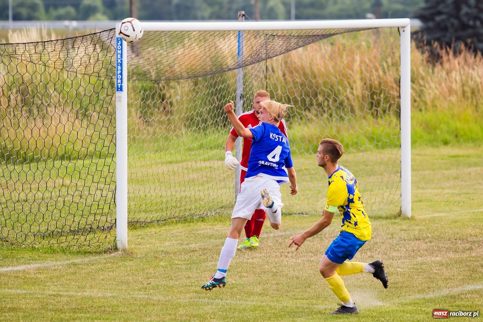 Zdjęcie w galerii na portalu naszraciborz.pl: Brzezie kontra Kuźnia. Spadek z hukiem po pogromie [FOTO] wiadomości z regionu