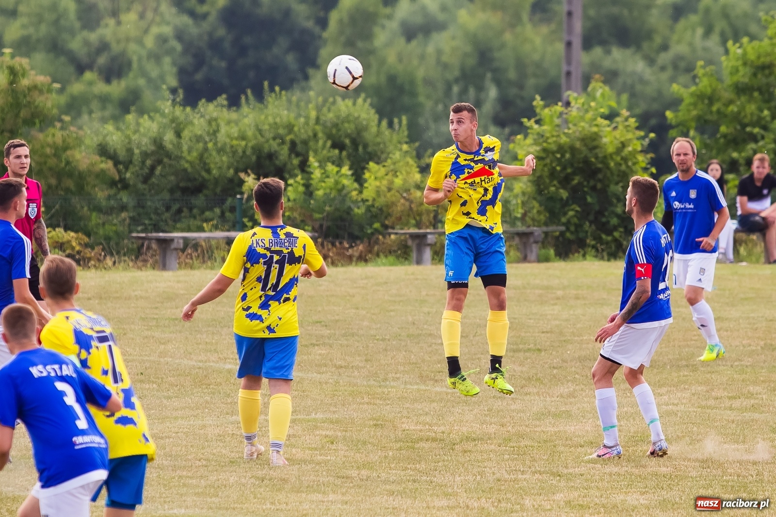 Zdjęcie w galerii na portalu naszraciborz.pl: Brzezie kontra Kuźnia. Spadek z hukiem po pogromie [FOTO] wiadomości z regionu