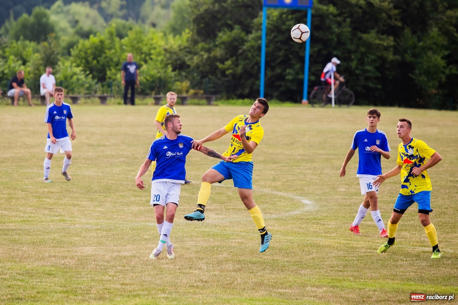 Zdjęcie w galerii na portalu naszraciborz.pl: Brzezie kontra Kuźnia. Spadek z hukiem po pogromie [FOTO] wiadomości z regionu