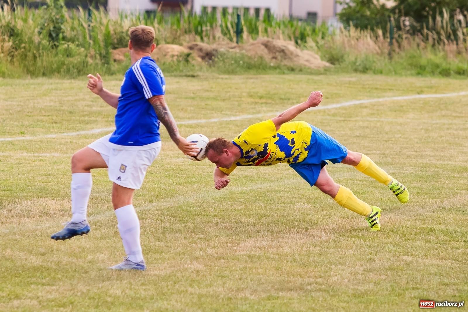 Zdjęcie w galerii na portalu naszraciborz.pl: Brzezie kontra Kuźnia. Spadek z hukiem po pogromie [FOTO] wiadomości z regionu