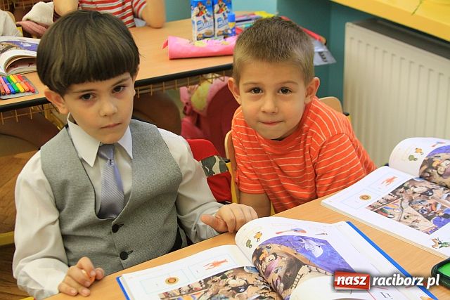 Zdjęcie w galerii na portalu naszraciborz.pl: 6-latki zaaklimatyzowały się w szkole wiadomości z regionu