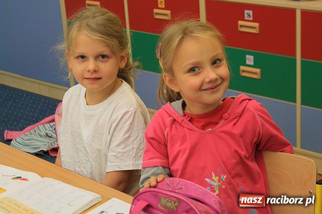 Zdjęcie w galerii na portalu naszraciborz.pl: 6-latki zaaklimatyzowały się w szkole wiadomości z regionu