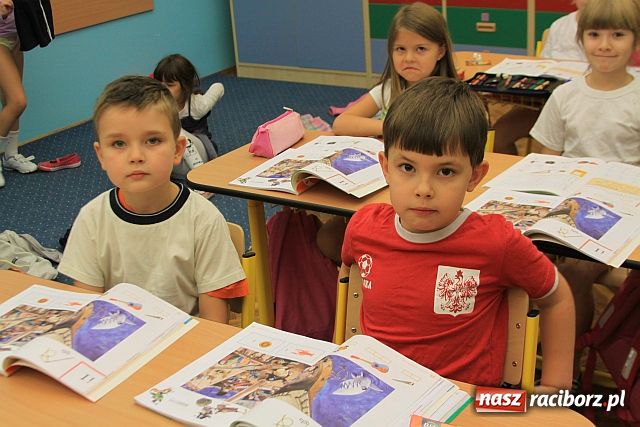 Zdjęcie w galerii na portalu naszraciborz.pl: 6-latki zaaklimatyzowały się w szkole wiadomości z regionu