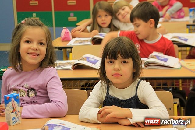 Zdjęcie w galerii na portalu naszraciborz.pl: 6-latki zaaklimatyzowały się w szkole wiadomości z regionu