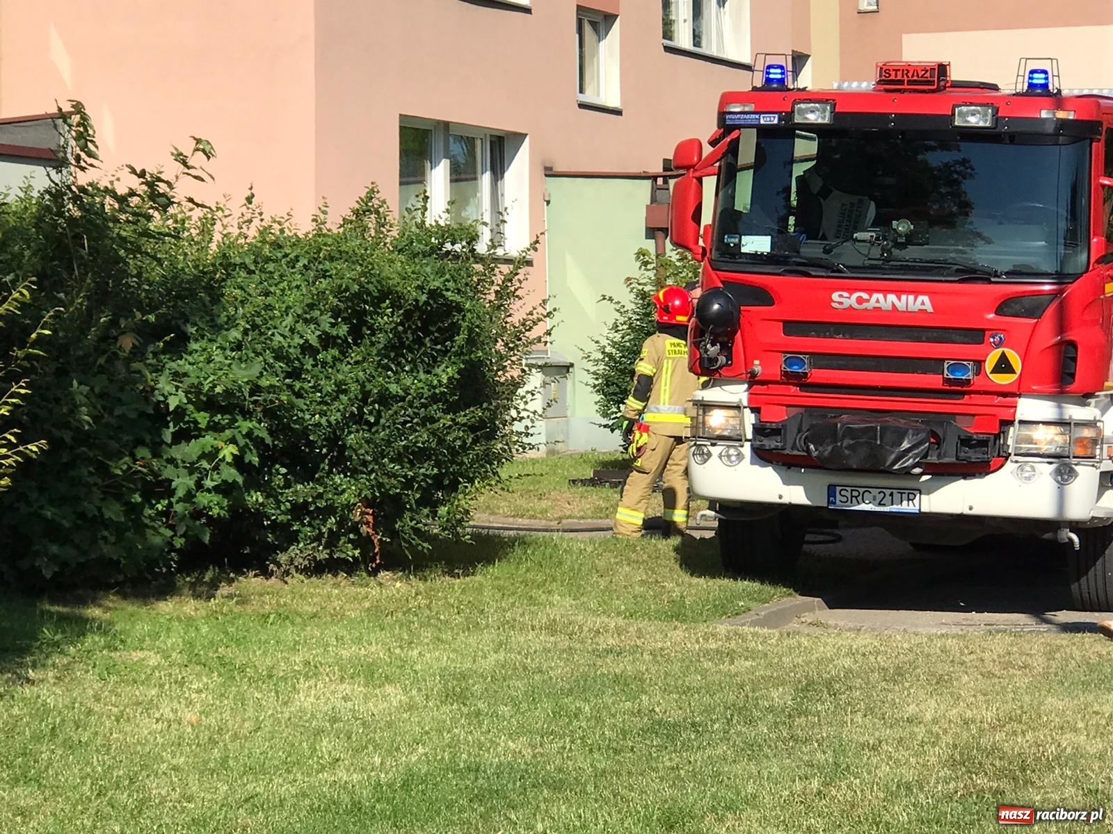 Zdjęcie w galerii na portalu naszraciborz.pl: Pożar mieszkania przy Czarnieckiego [FOTO] wiadomości z regionu
