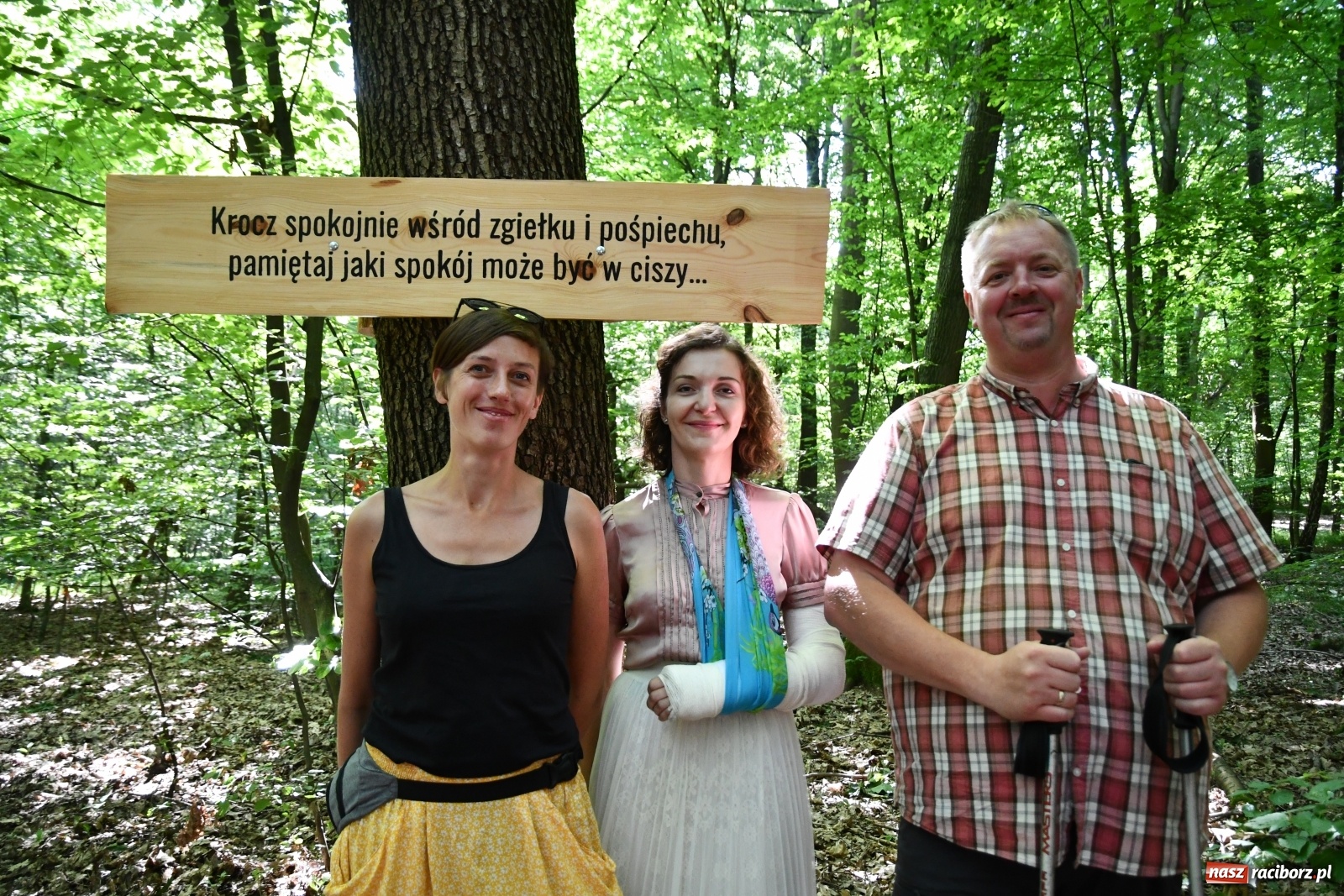 Zdjęcie w galerii na portalu naszraciborz.pl: Jedenaście stacji Dezyderaty. Nowa ścieżka w lesie Obora wiadomości z regionu