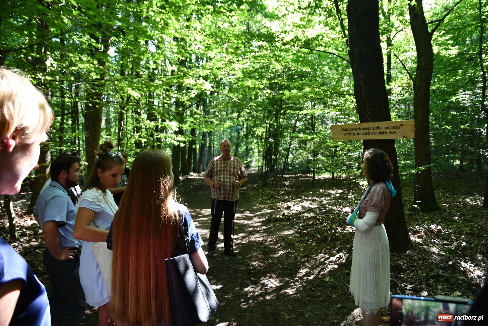 Zdjęcie w galerii na portalu naszraciborz.pl: Jedenaście stacji Dezyderaty. Nowa ścieżka w lesie Obora wiadomości z regionu
