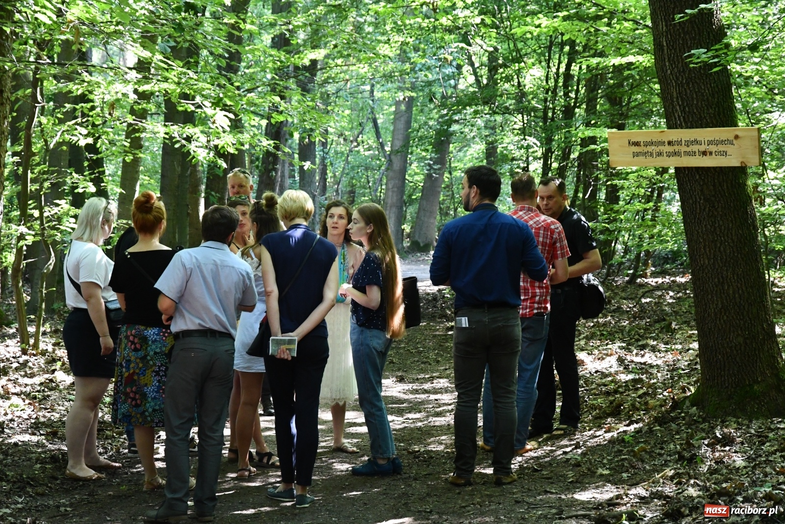 Zdjęcie w galerii na portalu naszraciborz.pl: Jedenaście stacji Dezyderaty. Nowa ścieżka w lesie Obora wiadomości z regionu