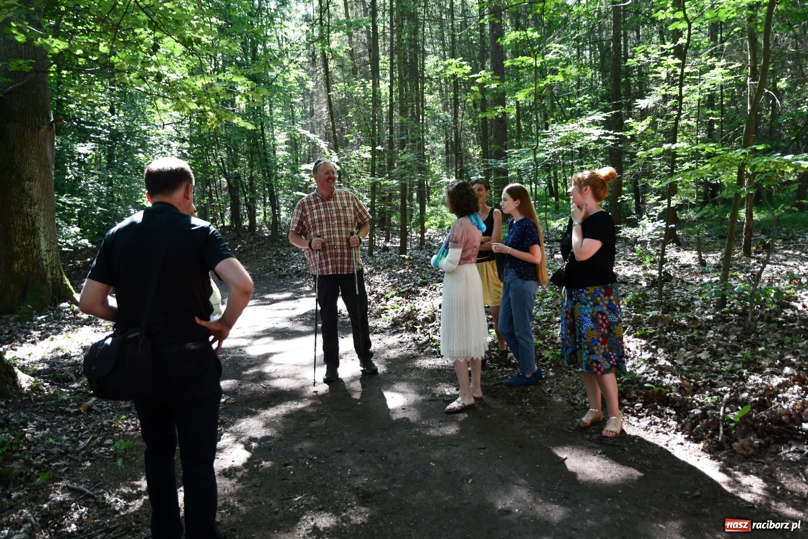 Zdjęcie w galerii na portalu naszraciborz.pl: Jedenaście stacji Dezyderaty. Nowa ścieżka w lesie Obora wiadomości z regionu