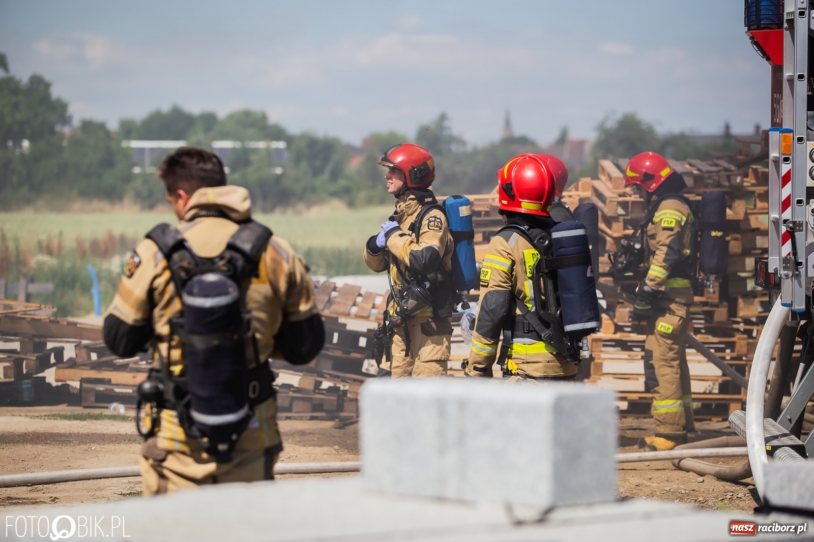 Zdjęcie w galerii na portalu naszraciborz.pl: Pożar pustostanu przy budowanej obwodnicy [FOTO i WIDEO] wiadomości z regionu