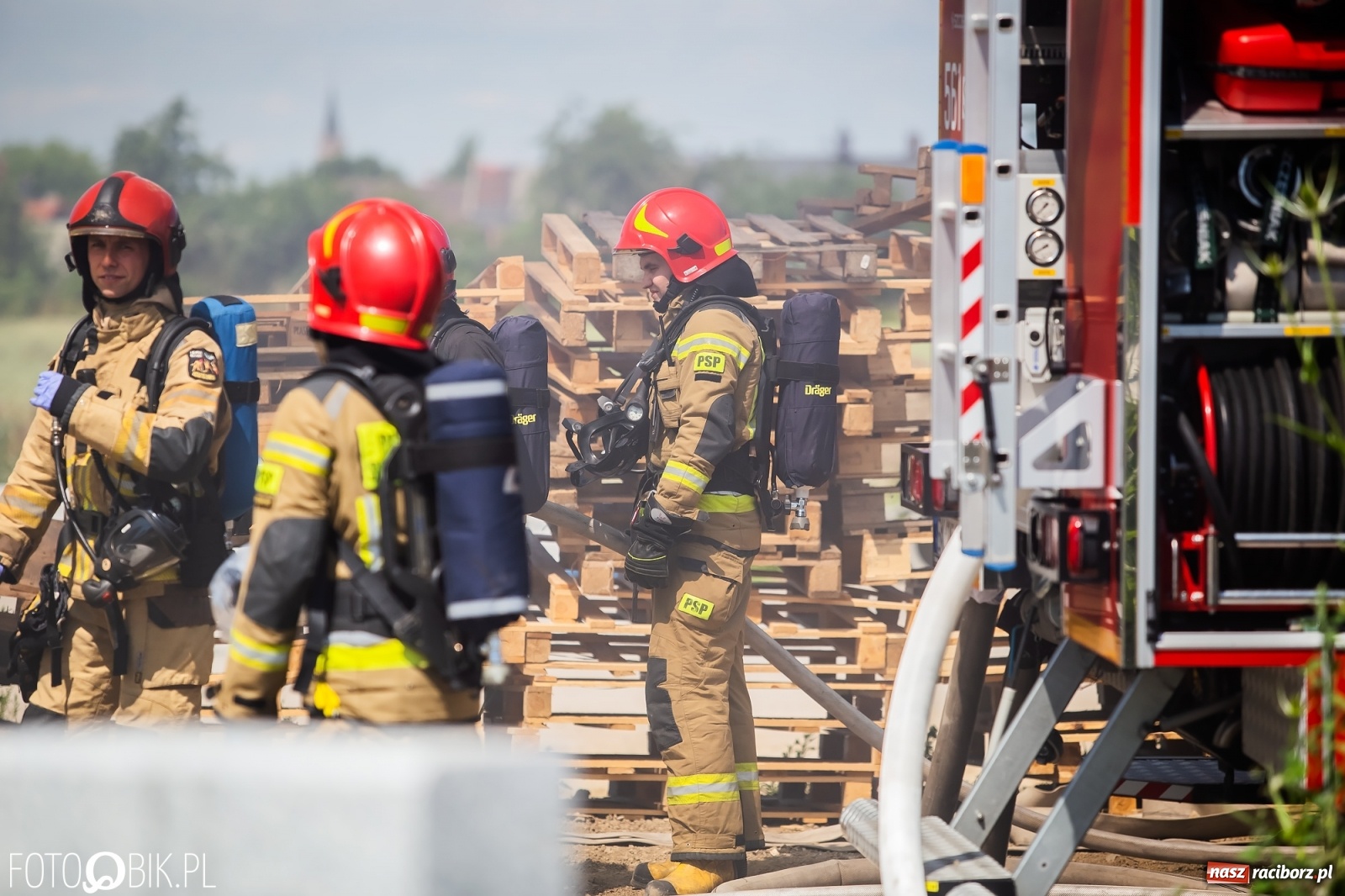 Zdjęcie w galerii na portalu naszraciborz.pl: Pożar pustostanu przy budowanej obwodnicy [FOTO i WIDEO] wiadomości z regionu