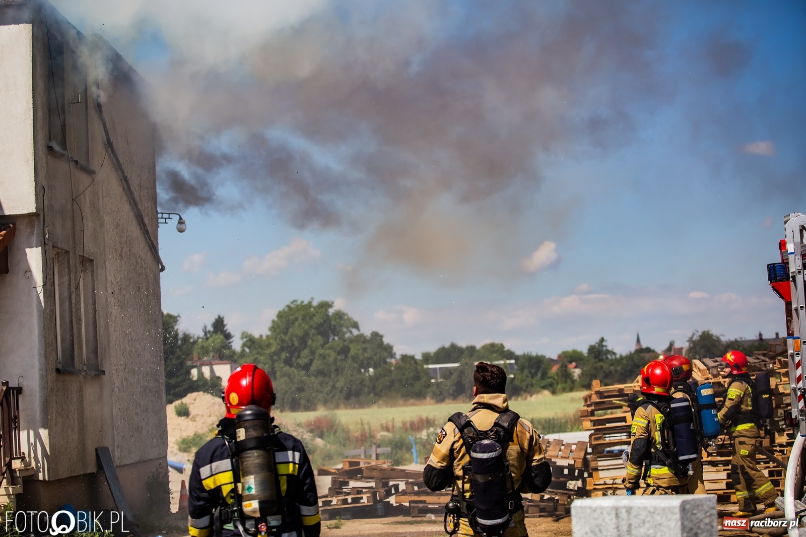 Zdjęcie w galerii na portalu naszraciborz.pl: Pożar pustostanu przy budowanej obwodnicy [FOTO i WIDEO] wiadomości z regionu
