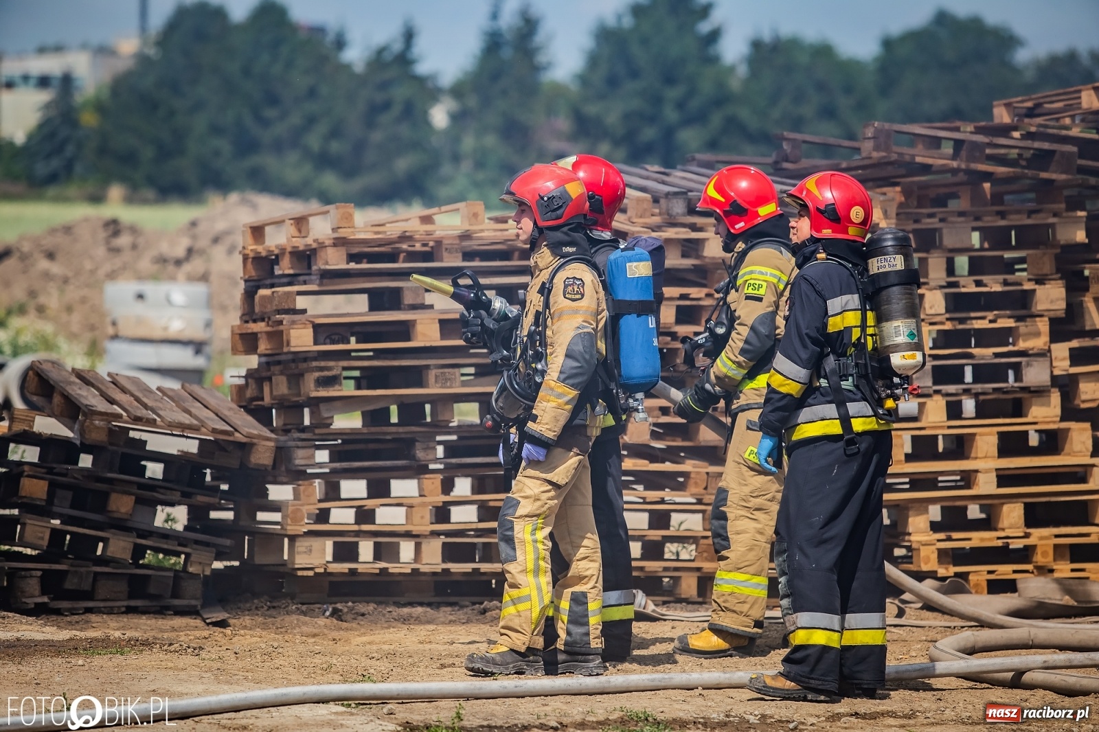 Zdjęcie w galerii na portalu naszraciborz.pl: Pożar pustostanu przy budowanej obwodnicy [FOTO i WIDEO] wiadomości z regionu