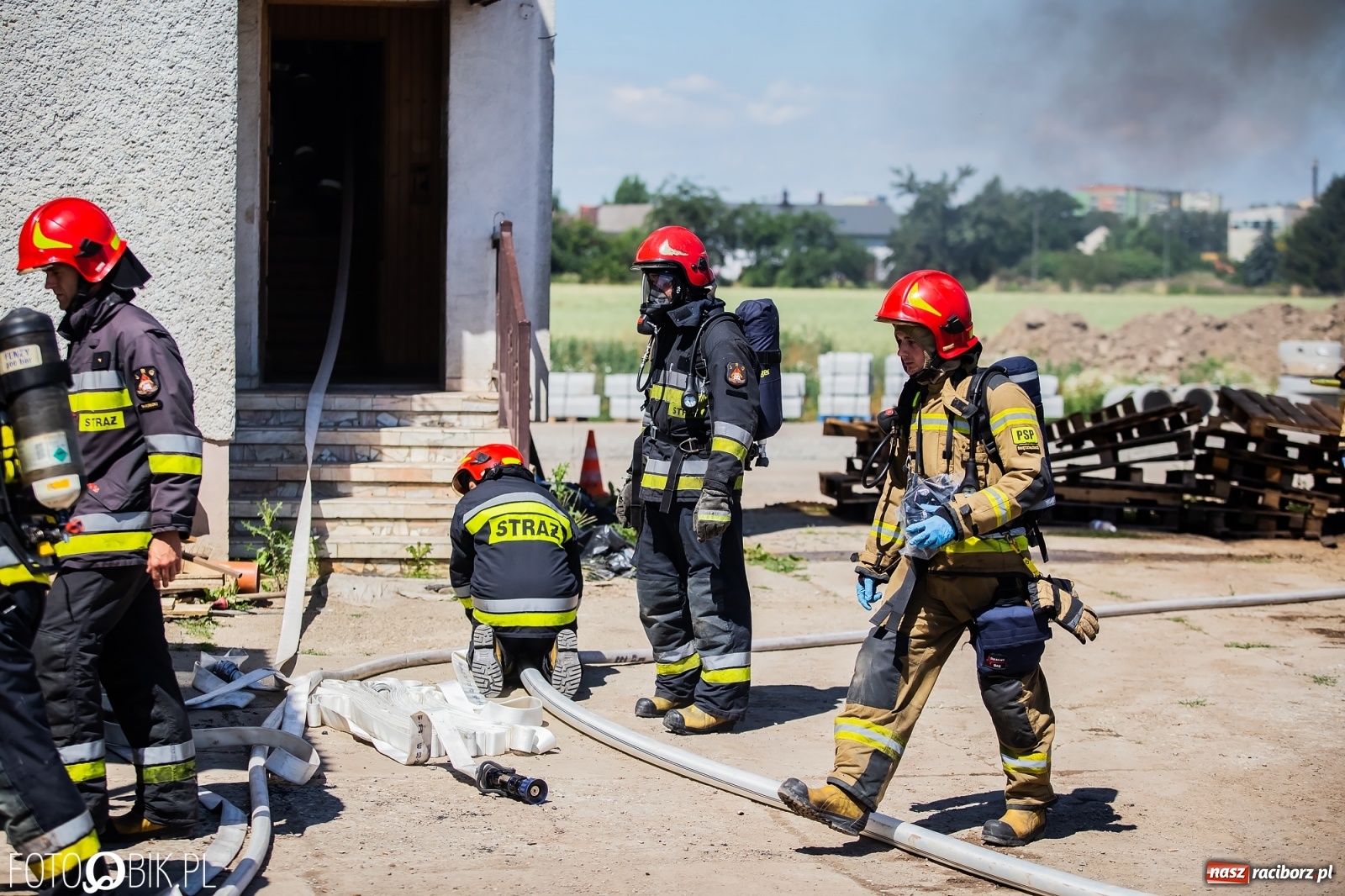Zdjęcie w galerii na portalu naszraciborz.pl: Pożar pustostanu przy budowanej obwodnicy [FOTO i WIDEO] wiadomości z regionu