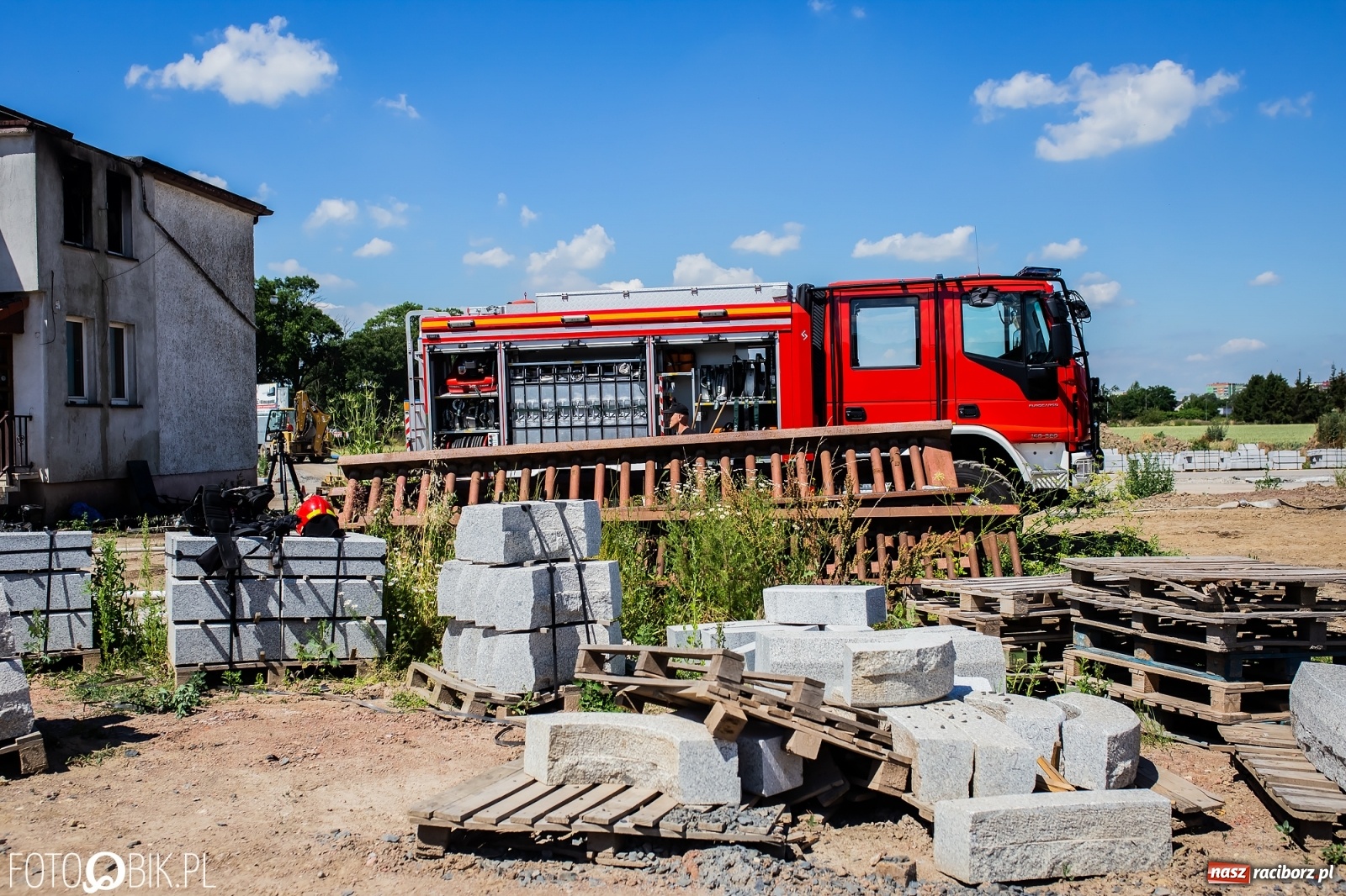 Zdjęcie w galerii na portalu naszraciborz.pl: Pożar pustostanu przy budowanej obwodnicy [FOTO i WIDEO] wiadomości z regionu