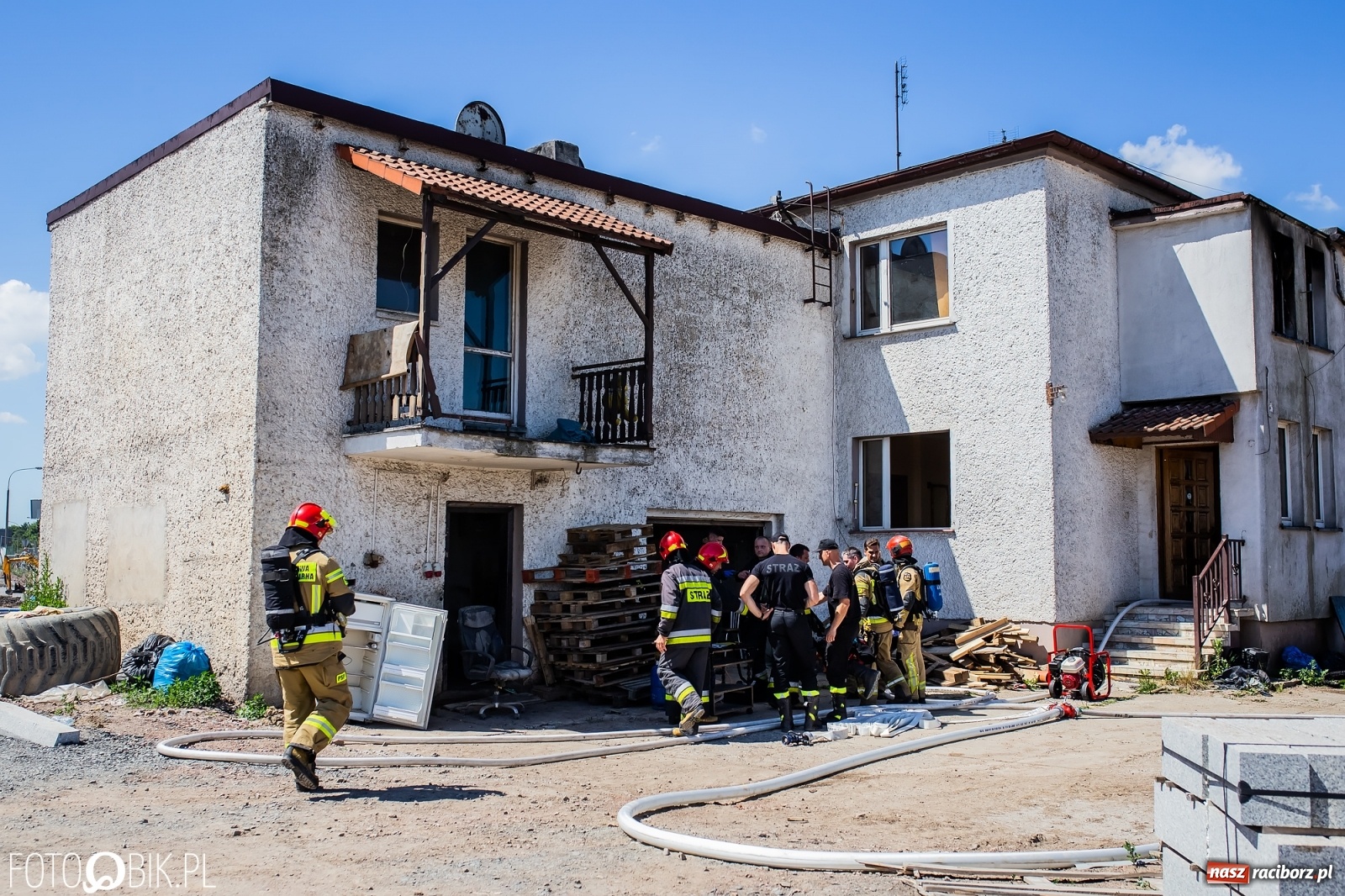 Zdjęcie w galerii na portalu naszraciborz.pl: Pożar pustostanu przy budowanej obwodnicy [FOTO i WIDEO] wiadomości z regionu