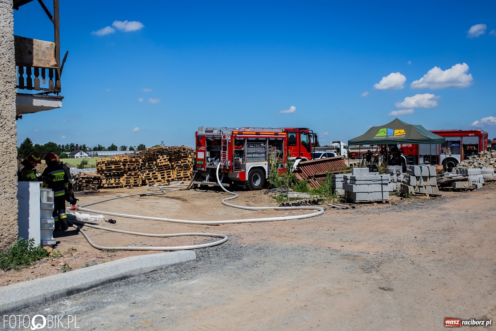Zdjęcie w galerii na portalu naszraciborz.pl: Pożar pustostanu przy budowanej obwodnicy [FOTO i WIDEO] wiadomości z regionu