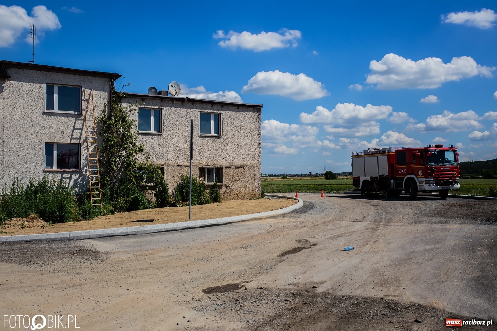 Zdjęcie w galerii na portalu naszraciborz.pl: Pożar pustostanu przy budowanej obwodnicy [FOTO i WIDEO] wiadomości z regionu