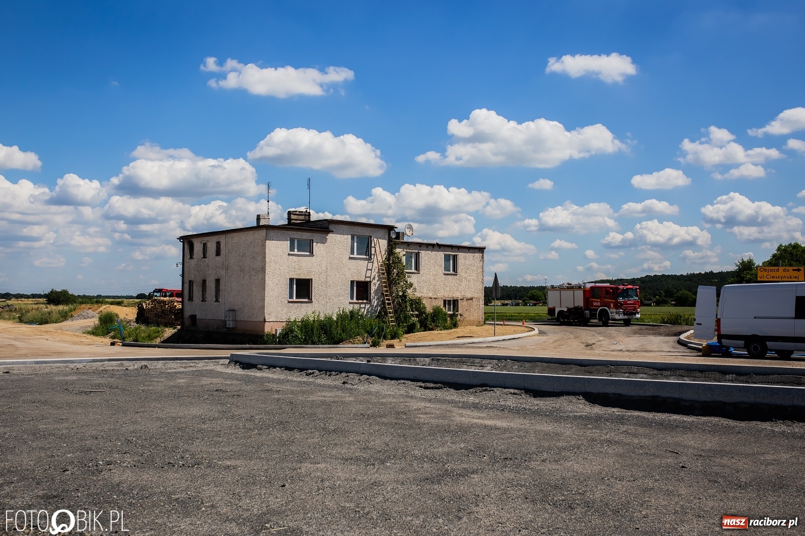 Zdjęcie w galerii na portalu naszraciborz.pl: Pożar pustostanu przy budowanej obwodnicy [FOTO i WIDEO] wiadomości z regionu